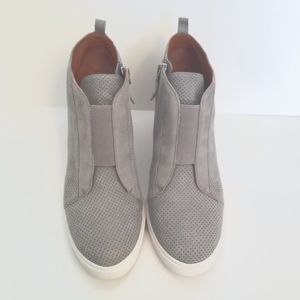 Linea Paolo Felicia Wedge sneaker Grey Suede (7.5)